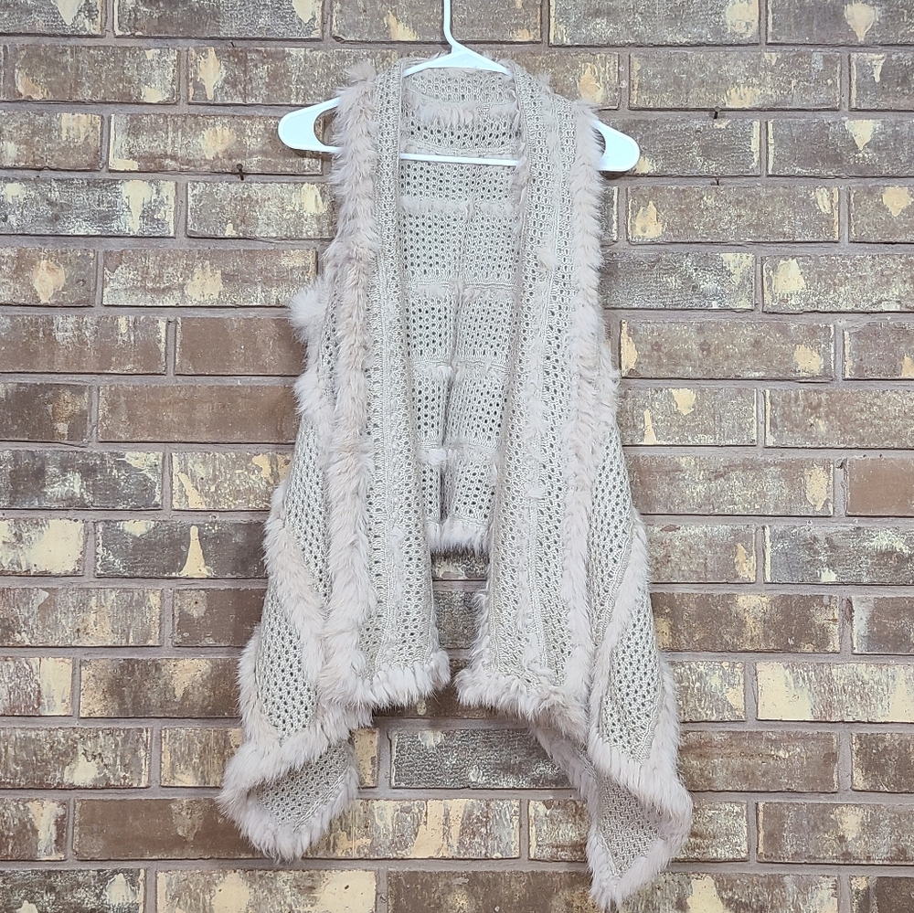 Elliatt Wander Rabbit Fur Vest size Medium NWT